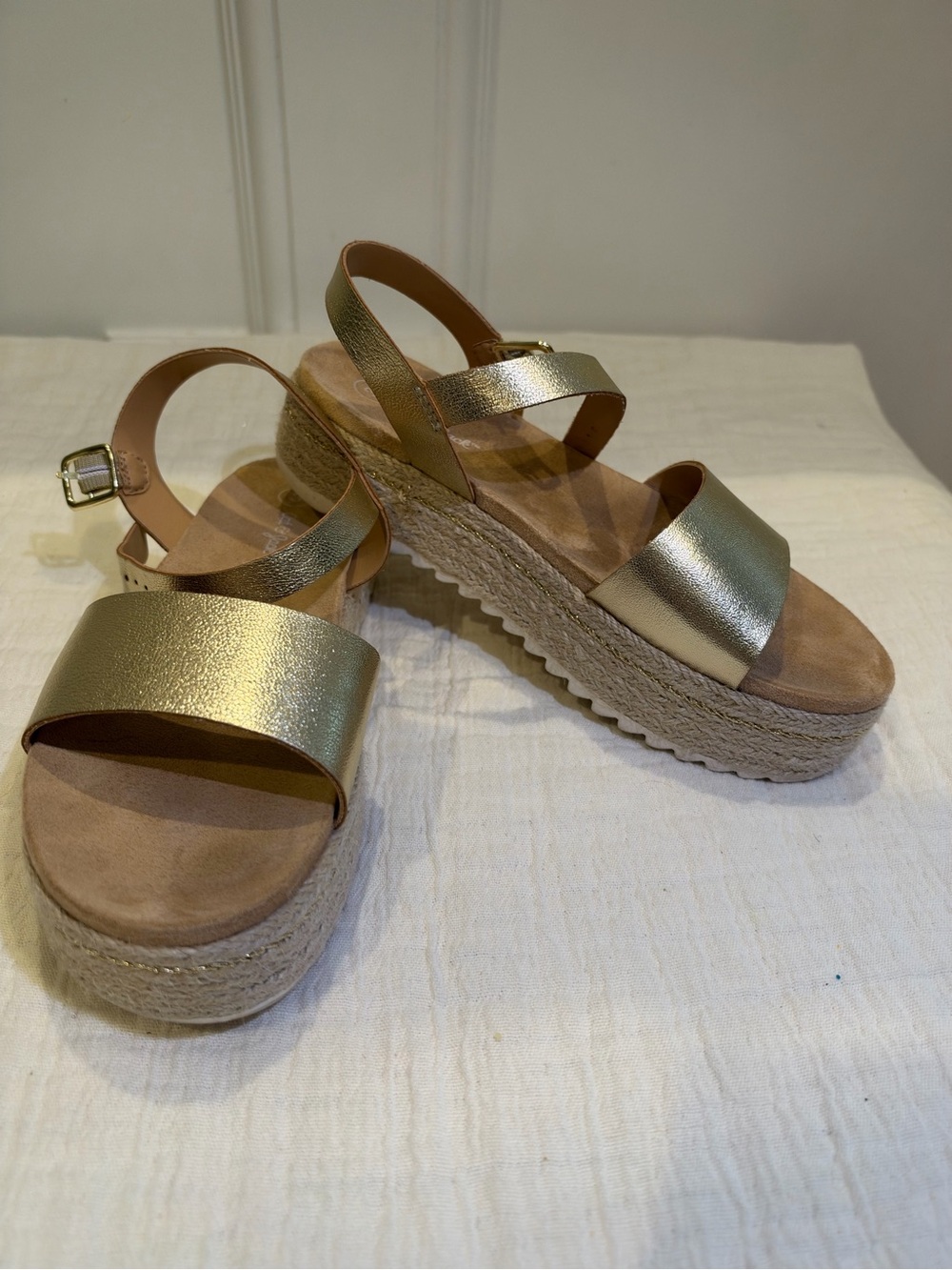 Cat & Jack Gold Metallic Platform Sandals for Kids